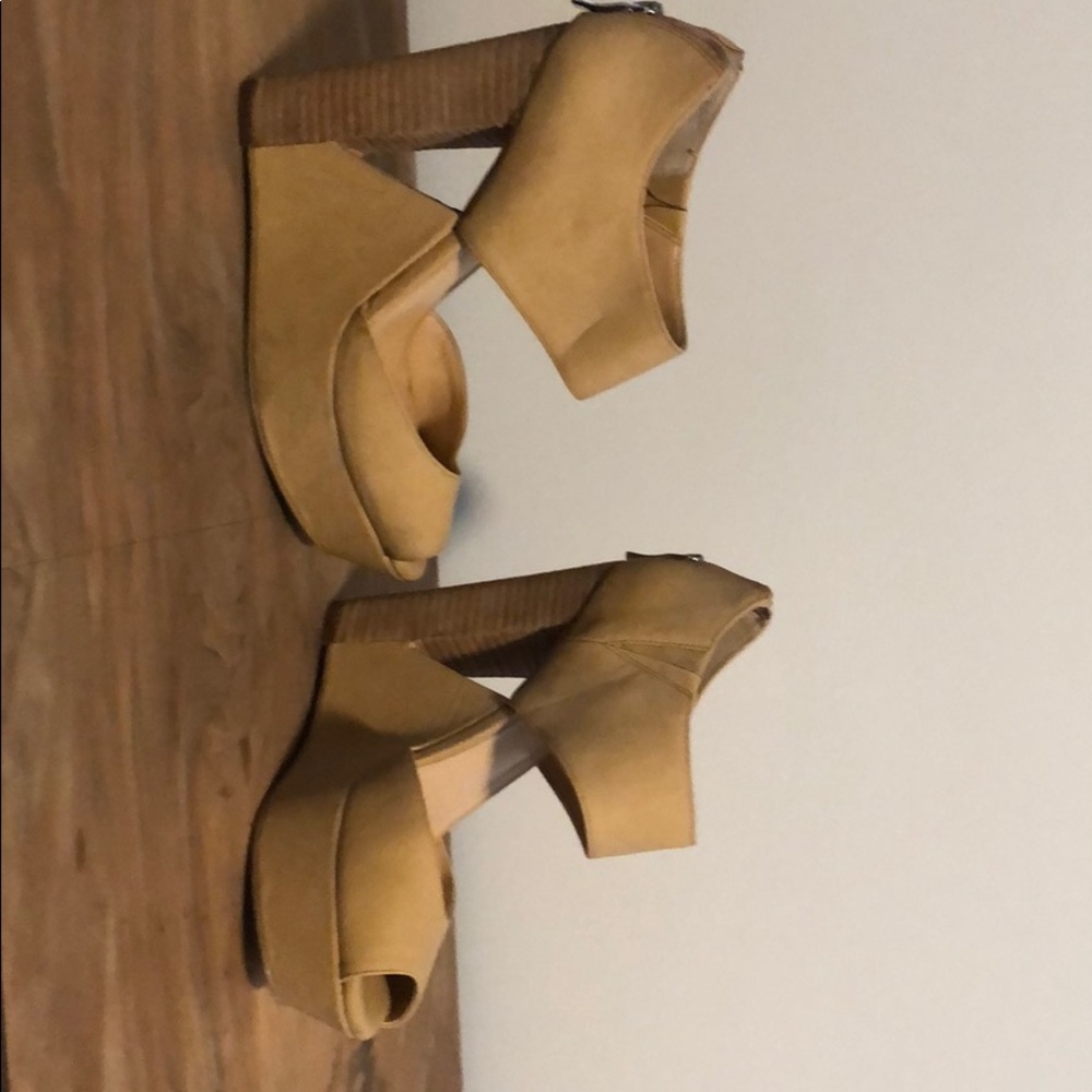 Unique BCBG nude wedges!